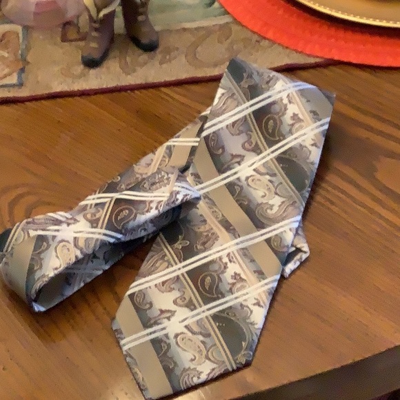 TIE - Daniel Ellissa tie brown gray beige paisley print 100% polyester. - Picture 1 of 9